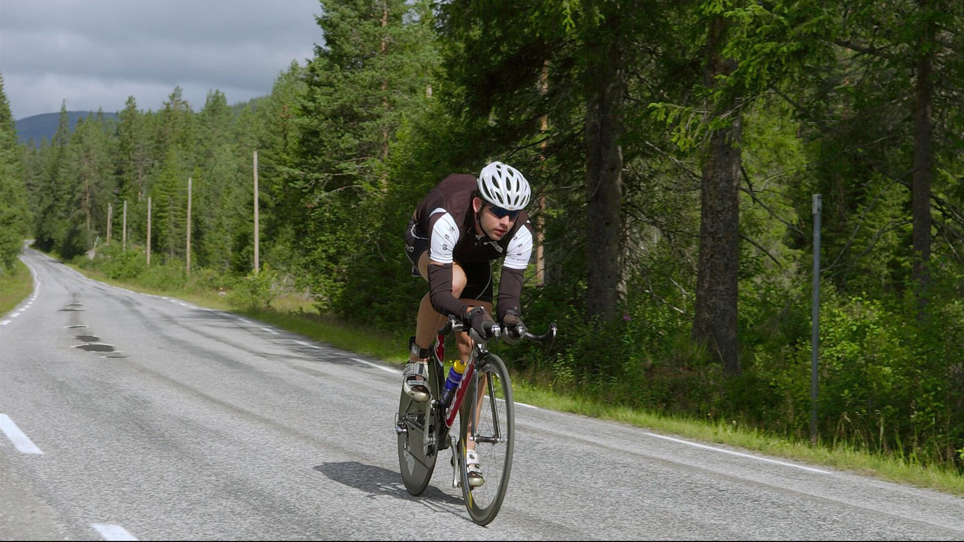 电竞赛场焦点！巴西队对阵比利时队，强强对话引爆全球球迷关注